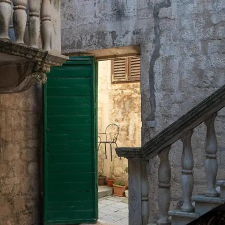 Loft In Ismaelli Palace شقة كورتْشولا